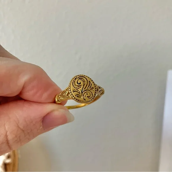 Gold Floral Signet Ring “Benecia” Victorian Oval Flat Bohemian Femme - Picture 11 of 12